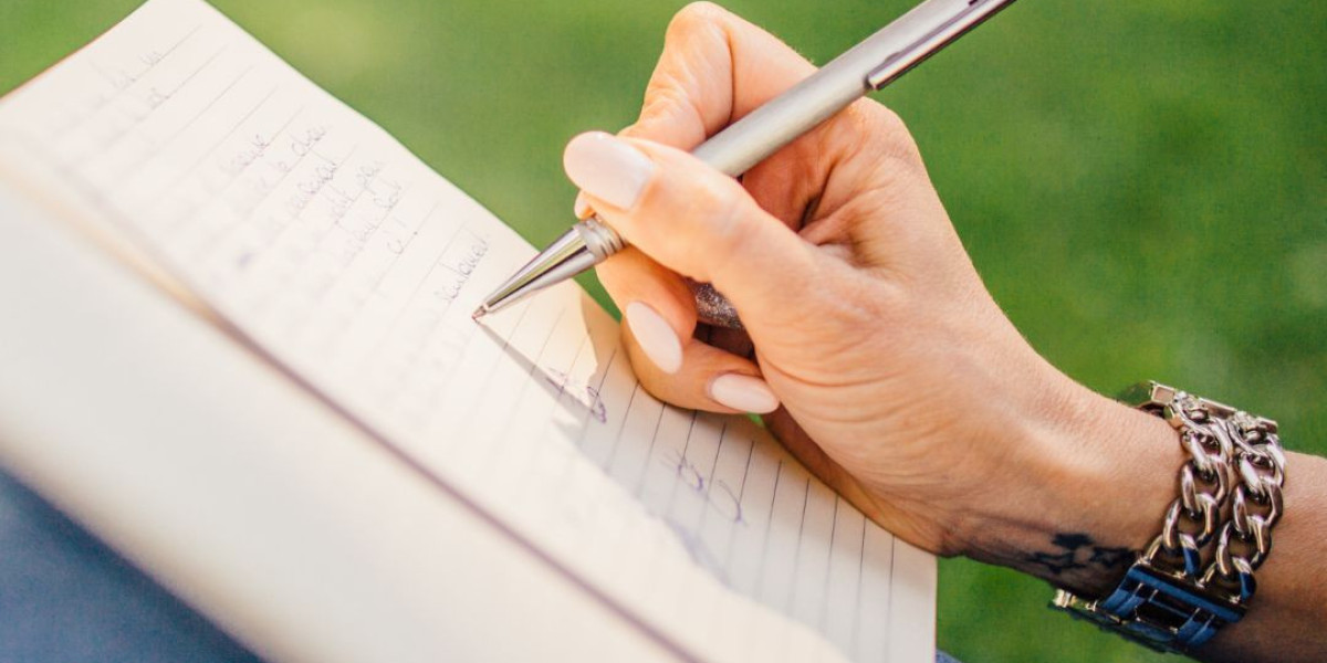 Journaling Tips for Challenging Anxious Thoughts